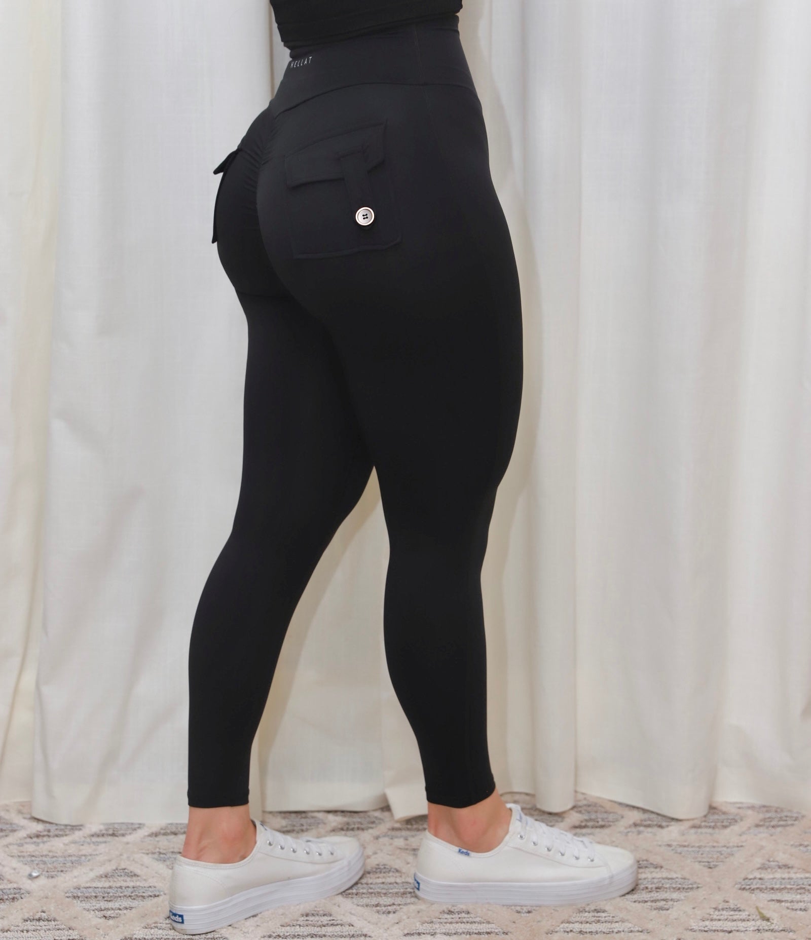 BLACK- POCKET SCRUNCH LEGGINGS
